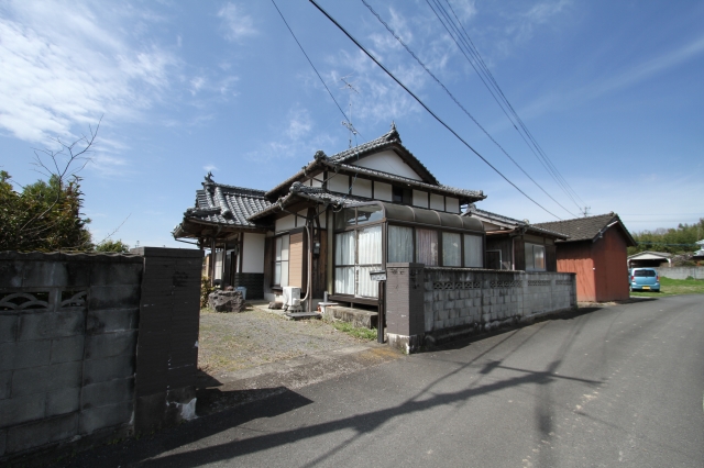 家庭菜園に便利な小型畑付き中古住宅