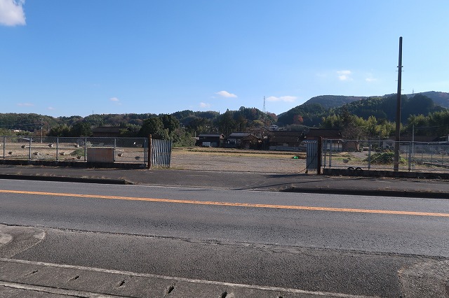 国道210号線沿いの貸し土地。