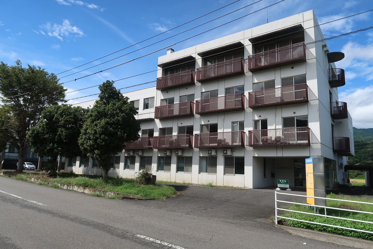 由布市役所近く、元診療所ビル一括